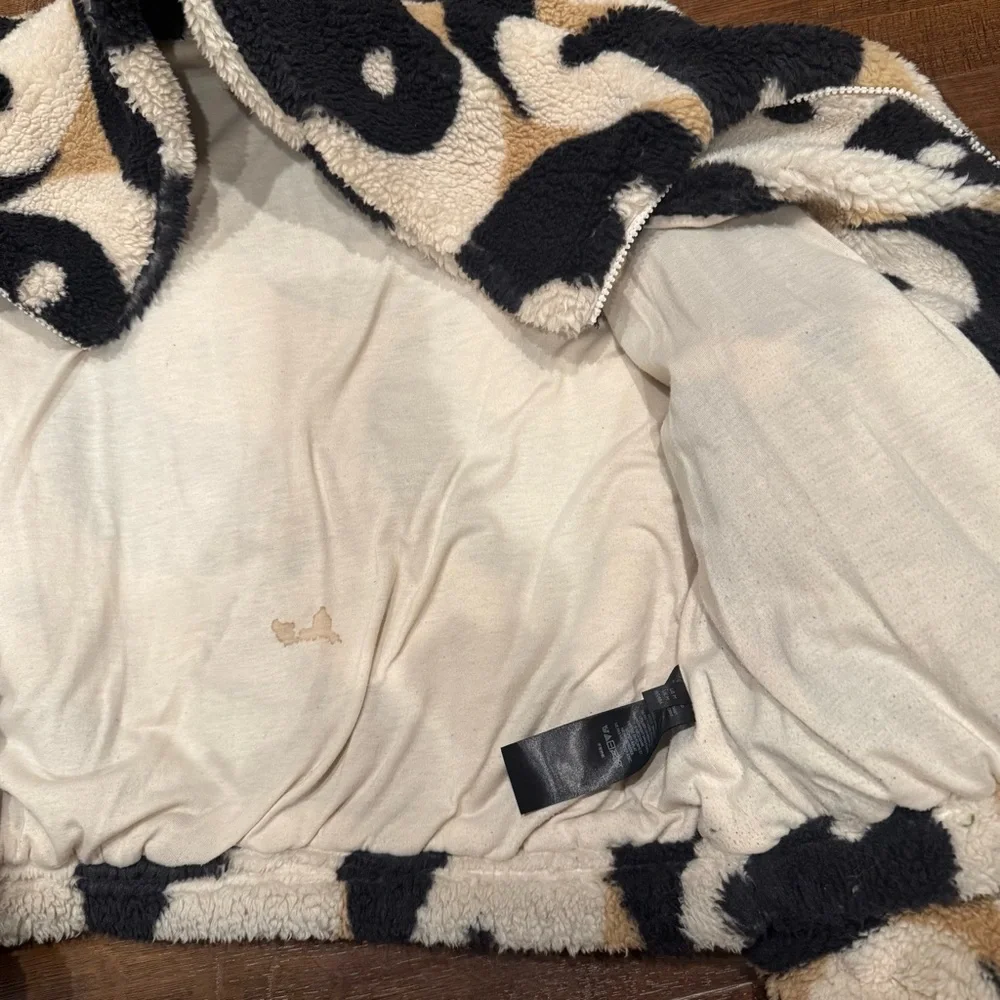 Urban Outfitters “Olivia” Printed Yin Yang Sherpa Jacket - Picture 5 of 5